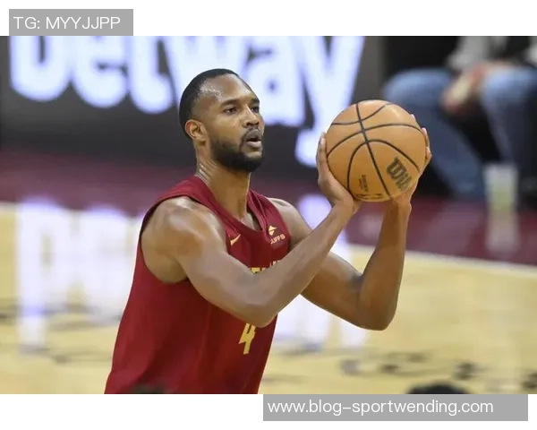 近三季仅有小莫布里和文班两人单场达到15分10板5助5帽且命中率超过70